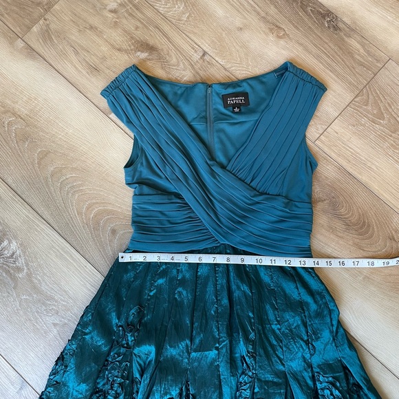 Adrianna Papell Dress. Size 4 - Picture 9 of 12